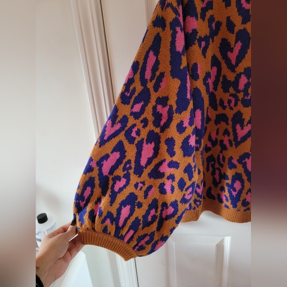 Farm Rio Leopard Pop Caramel Sweater NWT - Picture 5 of 9